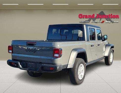 2023 Jeep Gladiator Sport
