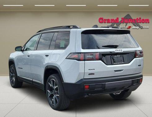Silver Zynith Clearcoat 2026 Jeep Cherokee Overland
