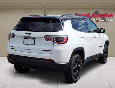 Bright White Clearcoat 2023 Jeep Compass Trailhawk