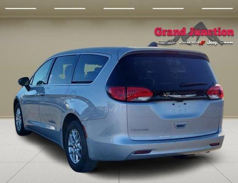 2023 Chrysler Voyager LX