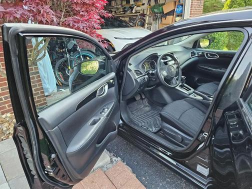 Super Black 2019 Nissan Sentra SV