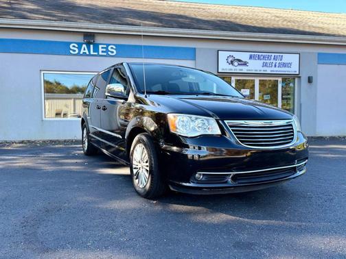2014 Chrysler Town & Country Touring-L