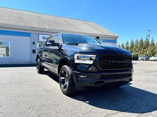Diamond Black Crystal Pearlcoat 2019 RAM 1500 Laramie