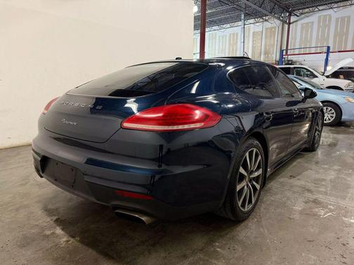 2016 Porsche Panamera Edition