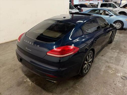 2016 Porsche Panamera Edition
