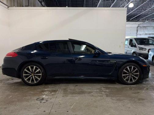 2016 Porsche Panamera Edition