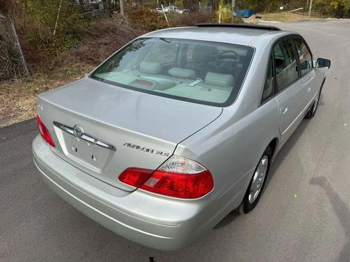 2004 Toyota Avalon XL