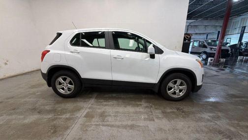 White 2015 Chevrolet Trax 1LS