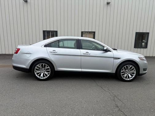 2018 Ford Taurus Limited