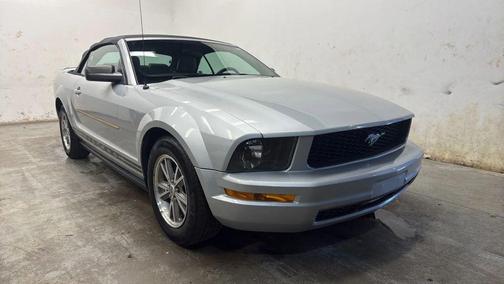 2005 Ford Mustang Deluxe
