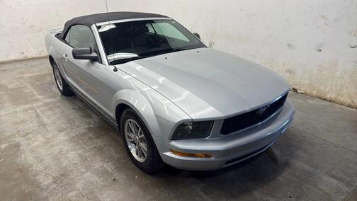 2005 Ford Mustang Deluxe