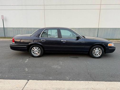 2003 Ford Crown Victoria LX