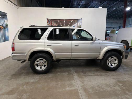 Silver 2000 Toyota 4Runner Base