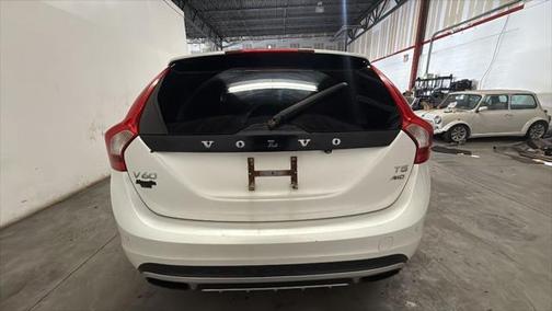 2015 Volvo V60 Cross Country T5 Platinum