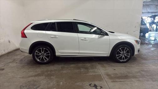 2015 Volvo V60 Cross Country T5 Platinum