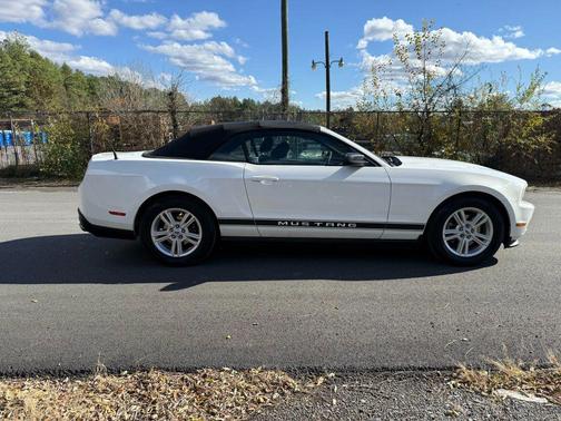 2012 Ford Mustang Convertible 2D
