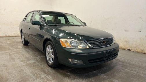 Green 2000 Toyota Avalon XL