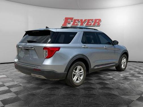 ICONIC SILVER METALLIC 2022 Ford Explorer XLT