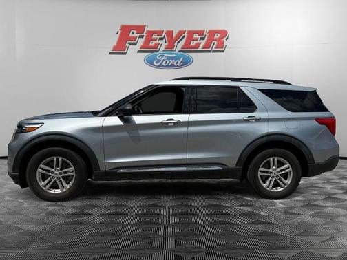 ICONIC SILVER METALLIC 2022 Ford Explorer XLT