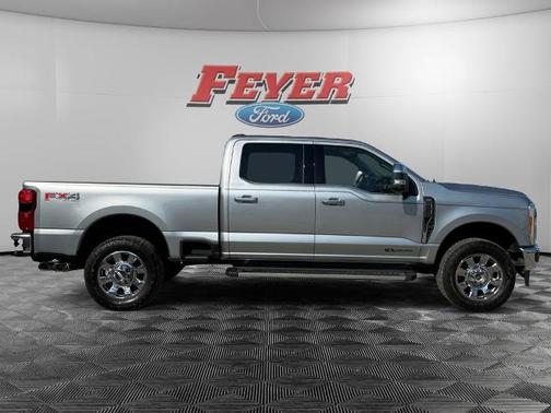 2023 Ford F-350 LARIAT SUPER DUTY