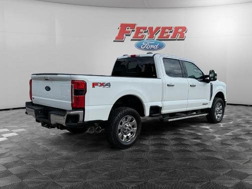OXFORD WHITE 2025 Ford F-350 KING RANCH