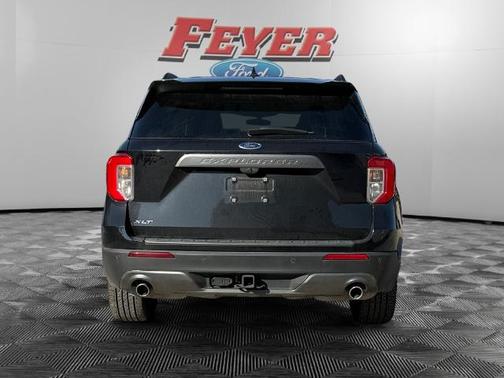 AGATE BLACK METALLIC 2023 Ford Explorer XLT