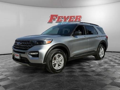 ICONIC SILVER METALLIC 2023 Ford Explorer XLT
