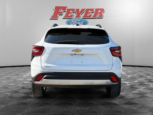 White 2025 Chevrolet Trax LT