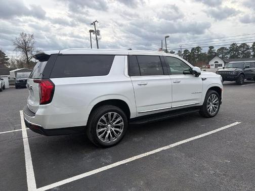 2022 GMC Yukon XL SLT