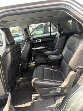 ICONIC SILVER METALLIC 2020 Ford Explorer XLT