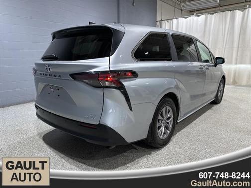 2023 Toyota Sienna XLE 7 Passenger
