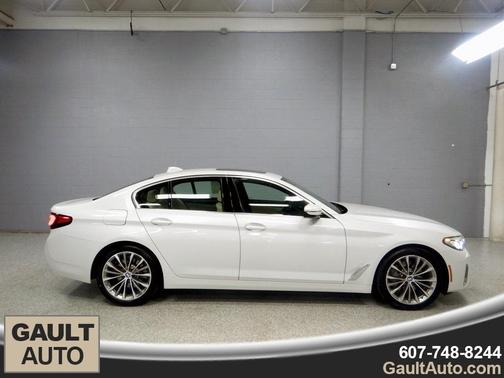Photo 2 of 29 of 2021 BMW 530 i xDrive