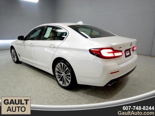 Photo 4 of 29 of 2021 BMW 530 i xDrive