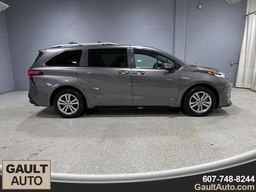 2022 Toyota Sienna Platinum 7 Passenger