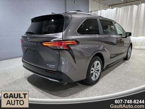 2022 Toyota Sienna Platinum 7 Passenger