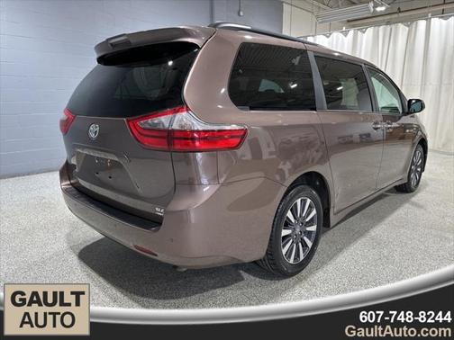 2020 Toyota Sienna XLE
