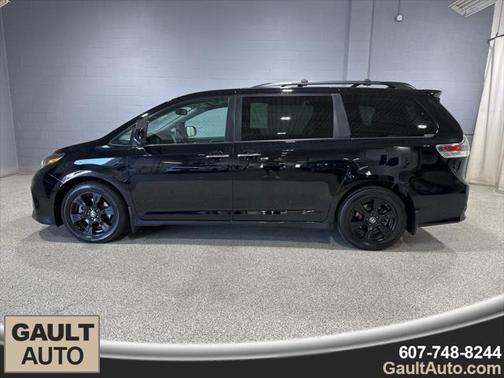 2020 Toyota Sienna SE