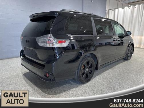 2020 Toyota Sienna SE