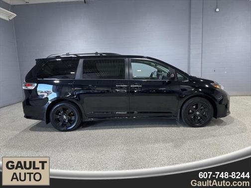 2020 Toyota Sienna SE
