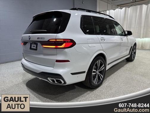 2025 BMW X7 M60i