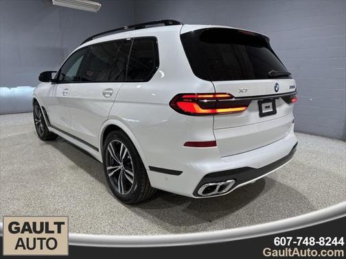 2025 BMW X7 M60i