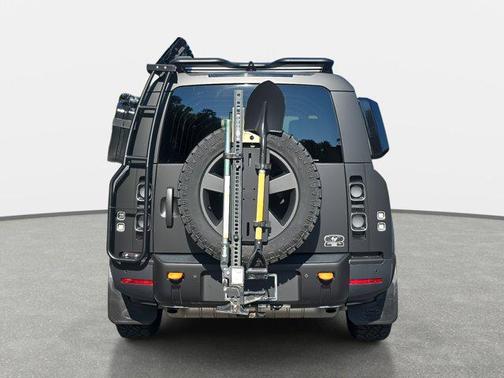 2023 Land Rover Defender 130 SE