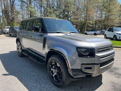 Eiger Grey Metallic 2024 Land Rover Defender 110 P400 X-Dynamic SE