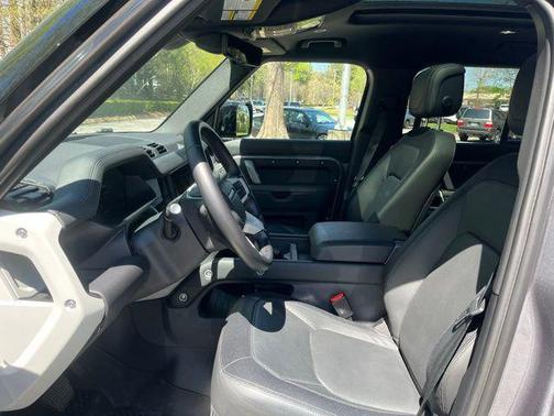 Eiger Grey Metallic 2024 Land Rover Defender 110 P400 X-Dynamic SE