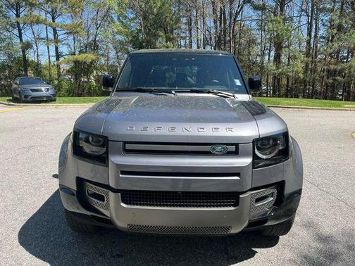 Eiger Grey Metallic 2024 Land Rover Defender 110 P400 X-Dynamic SE