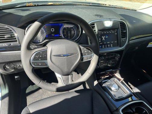 2023 Chrysler 300 Touring