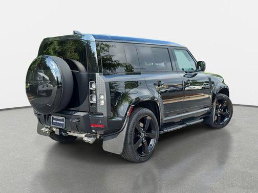 2025 Land Rover Defender 110 V8