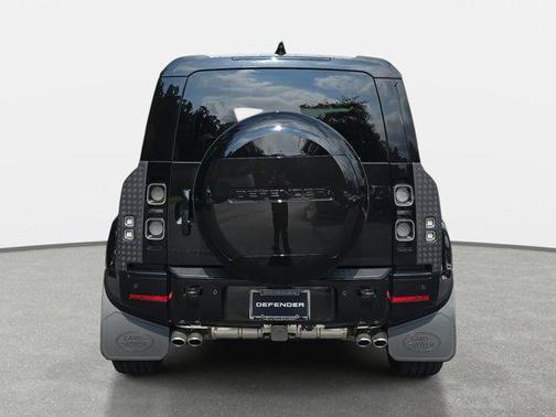 2025 Land Rover Defender 110 V8