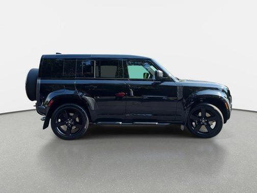 2025 Land Rover Defender 110 V8