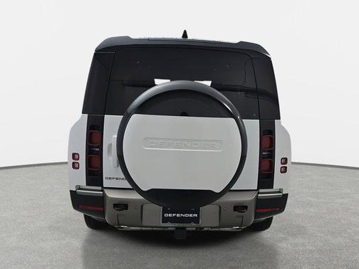 2025 Land Rover Defender 130 P400 X-Dynamic SE